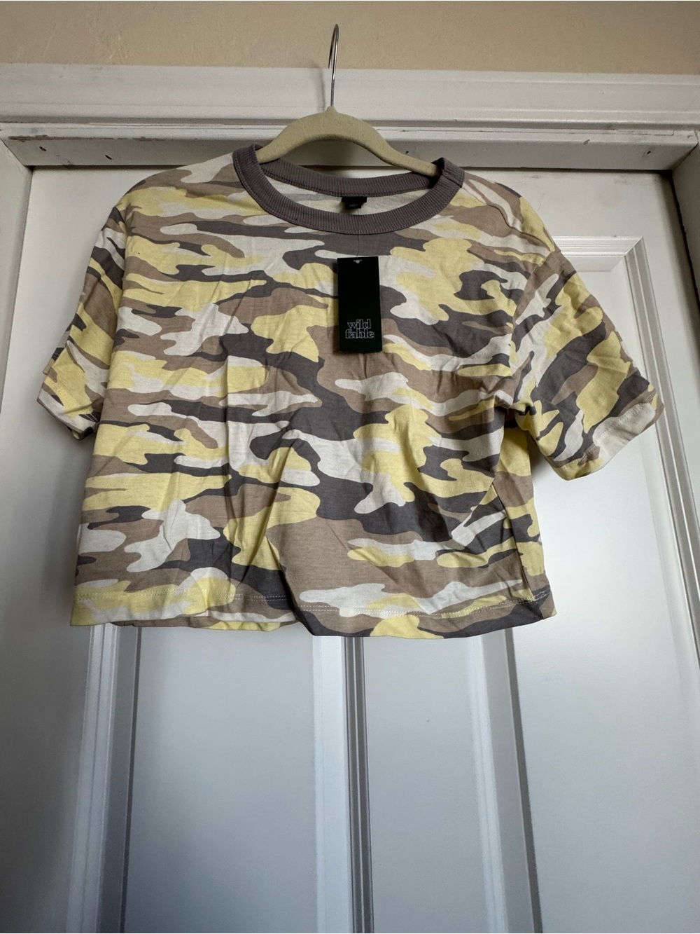 New Wild Fable XS Beige Brown Grey Yellow Camo Cropped Short Sleeve Shirt Top